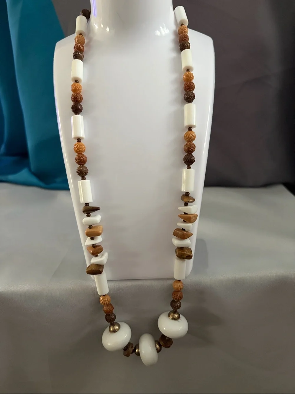 Vintage Women's White and Brown Beaded Statement Necklace - Picture 2 of 4